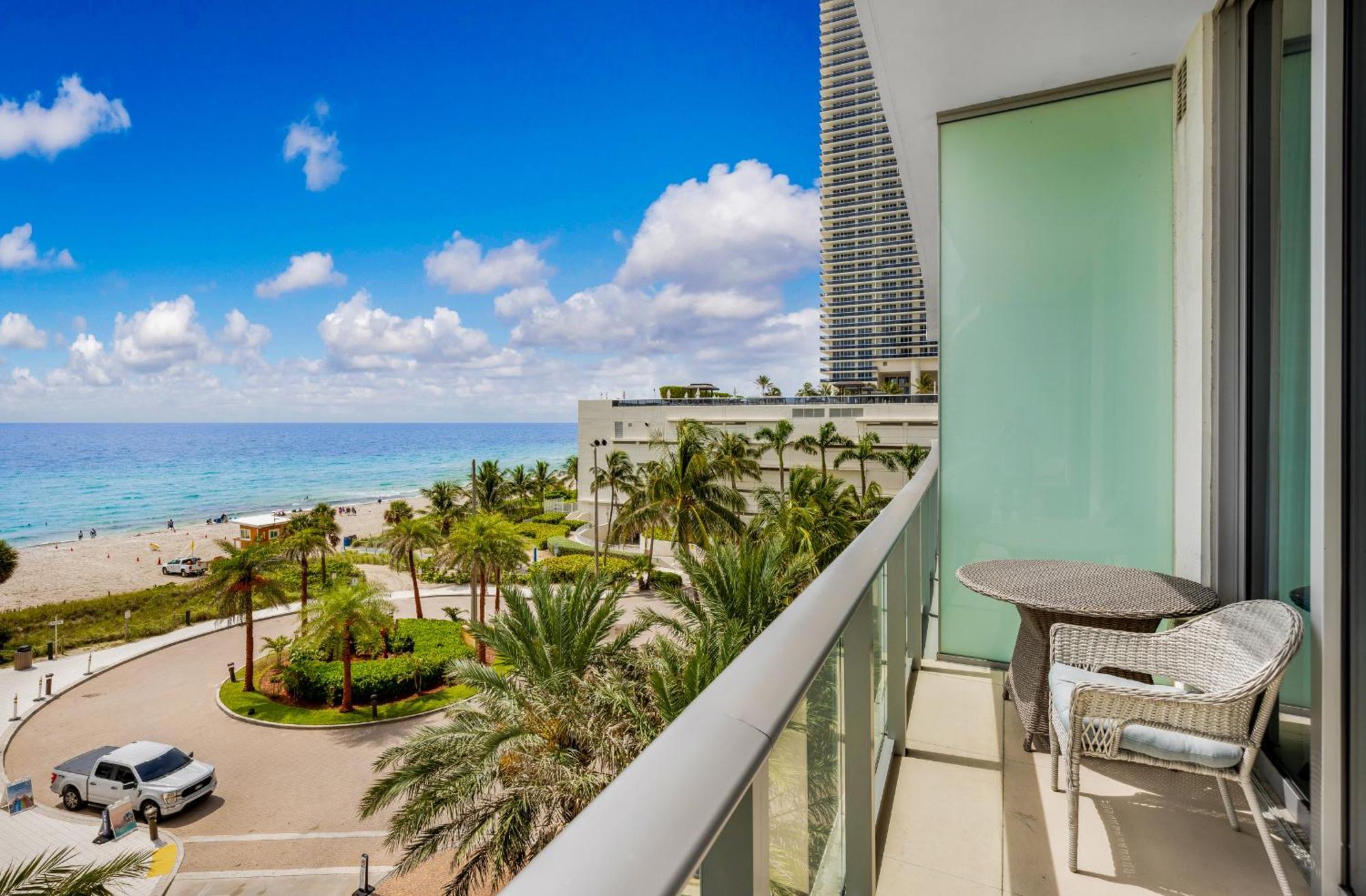 Wake Up To The Sound Of Waves In A Stylish Condo In A Luxury Resort Голливуд Экстерьер фото