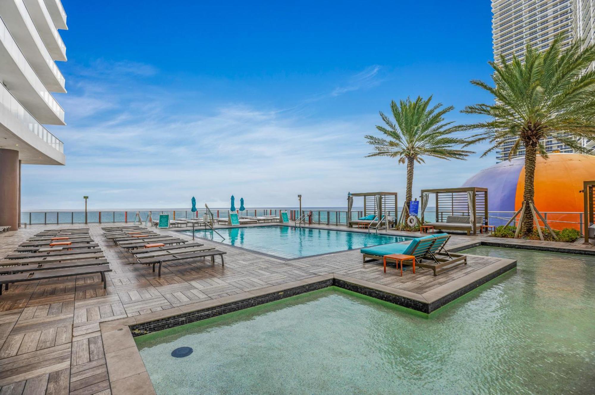 Wake Up To The Sound Of Waves In A Stylish Condo In A Luxury Resort Голливуд Экстерьер фото