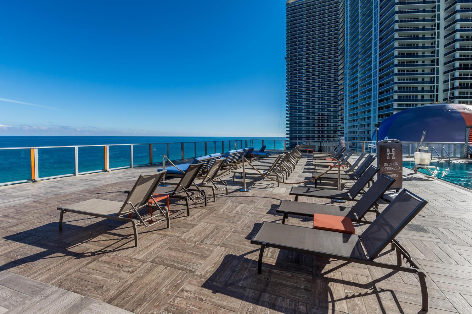 Wake Up To The Sound Of Waves In A Stylish Condo In A Luxury Resort Голливуд Экстерьер фото