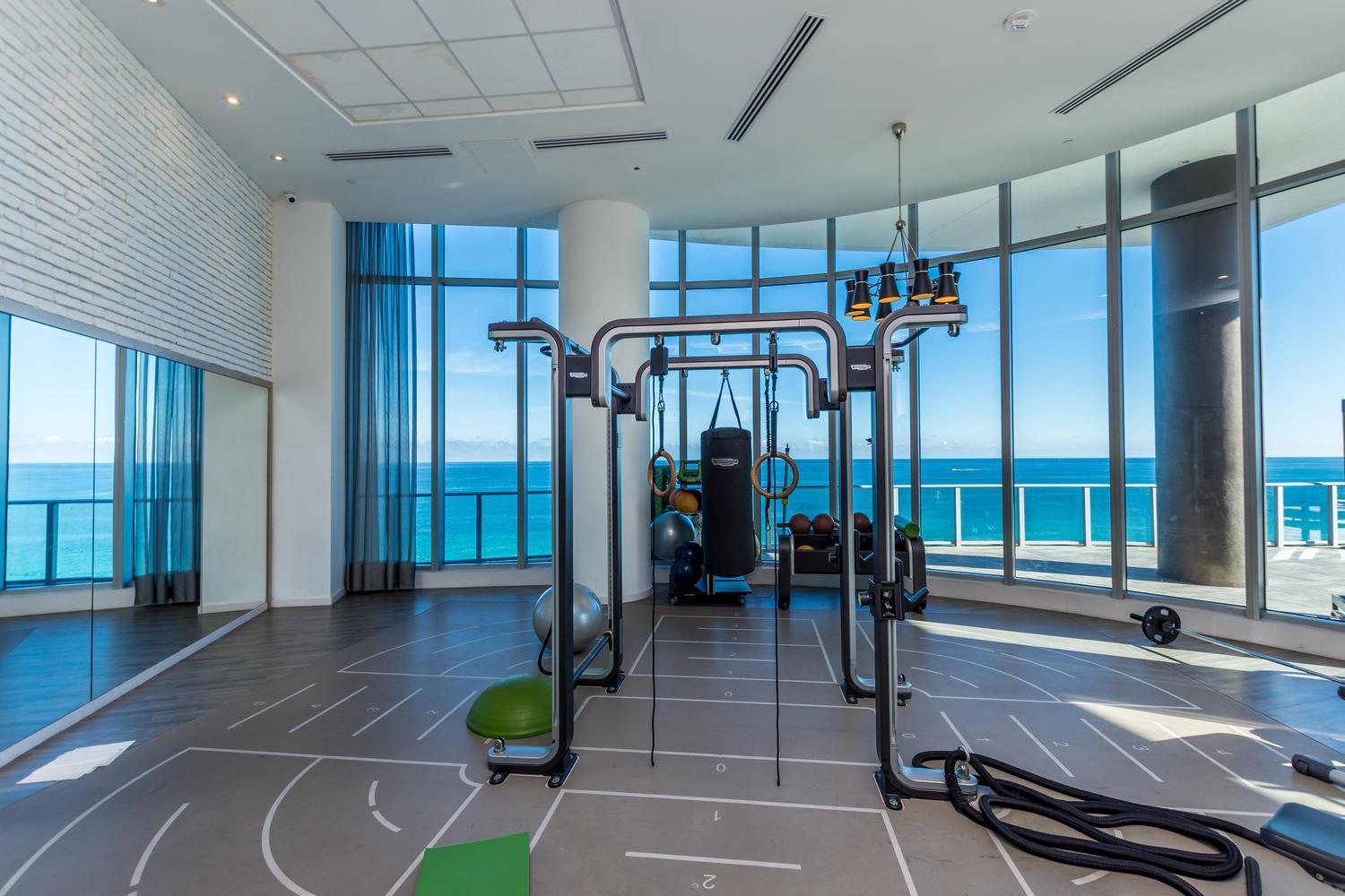 Wake Up To The Sound Of Waves In A Stylish Condo In A Luxury Resort Голливуд Экстерьер фото