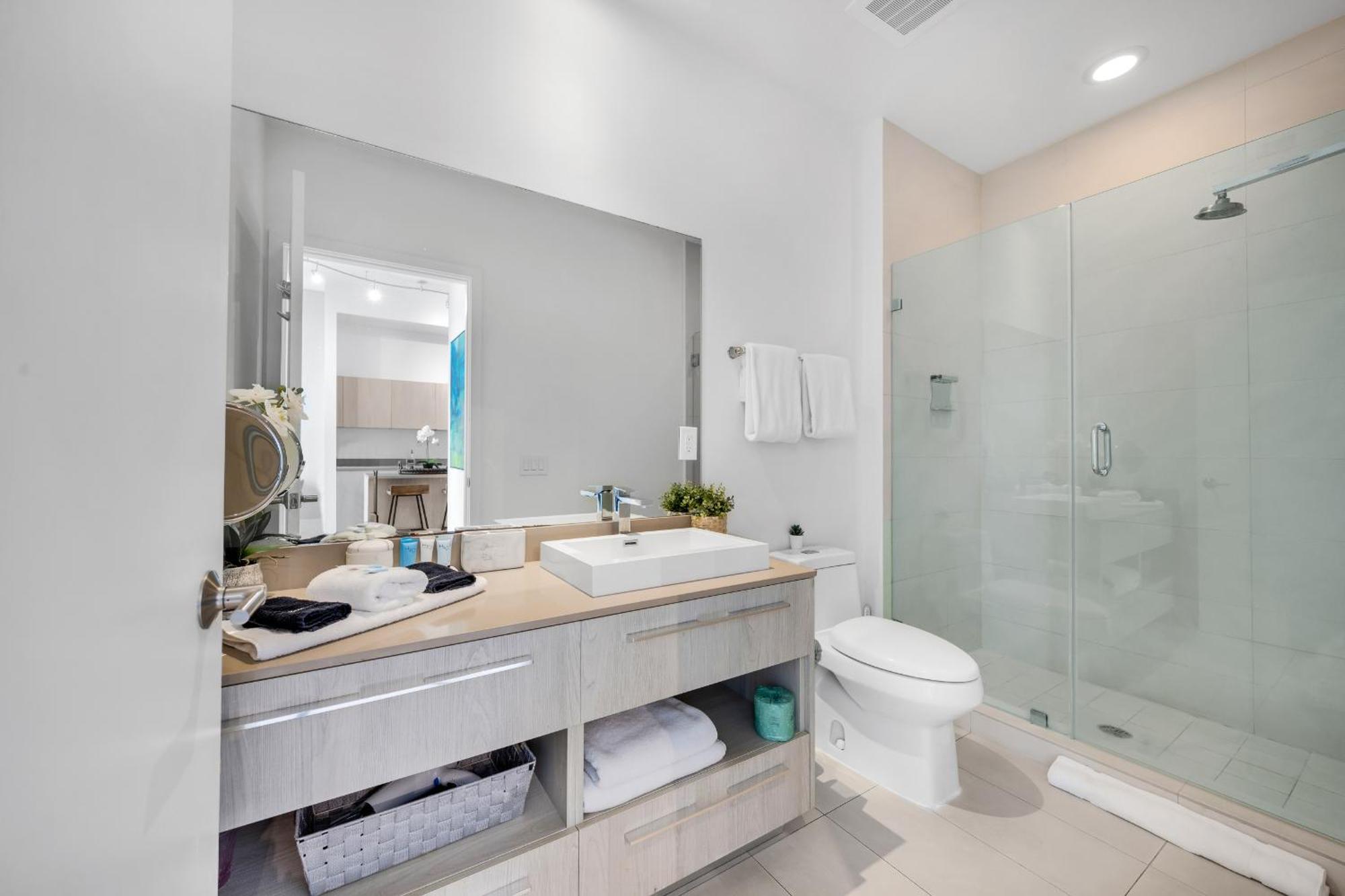 Wake Up To The Sound Of Waves In A Stylish Condo In A Luxury Resort Голливуд Экстерьер фото