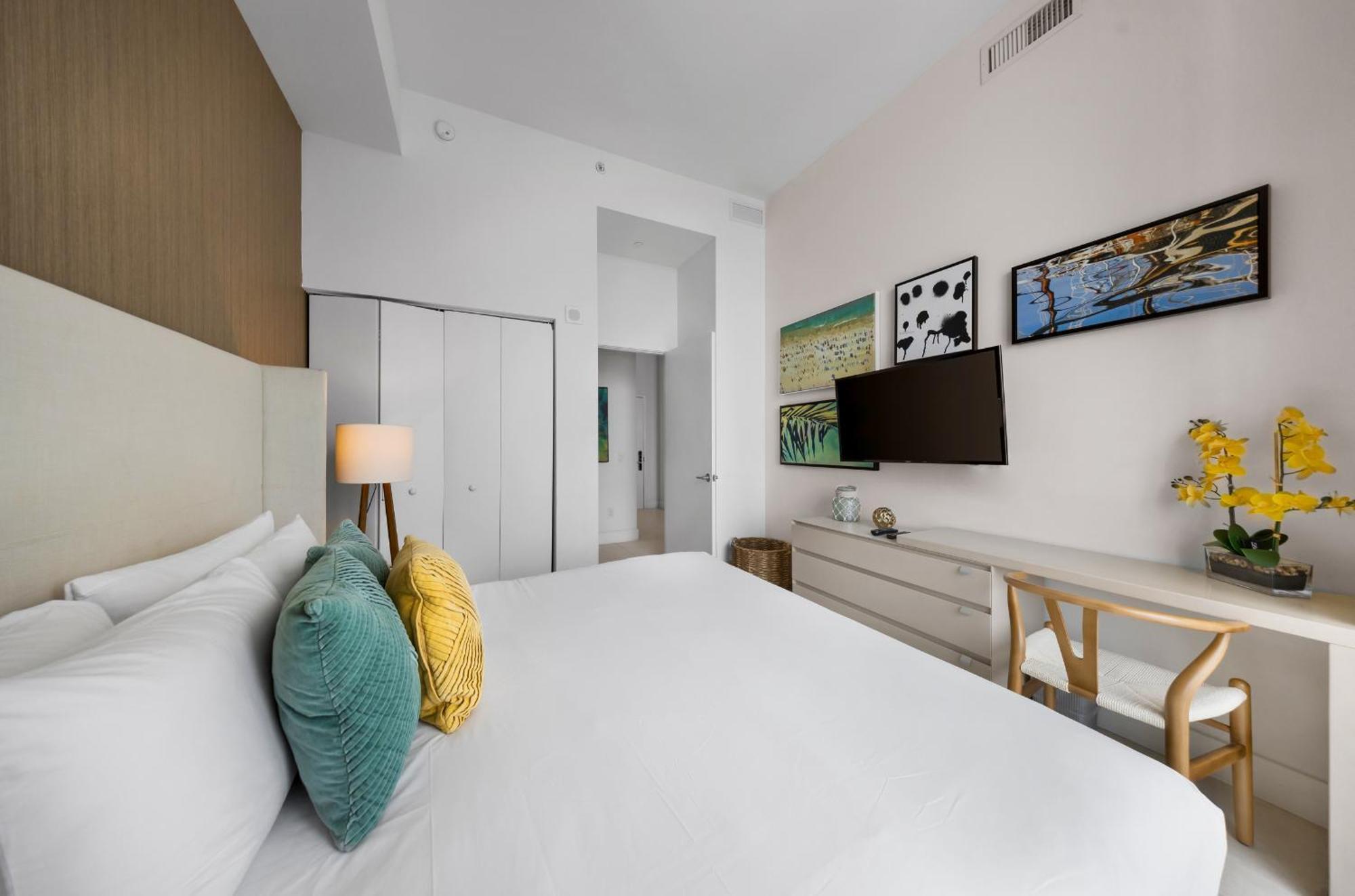 Wake Up To The Sound Of Waves In A Stylish Condo In A Luxury Resort Голливуд Экстерьер фото
