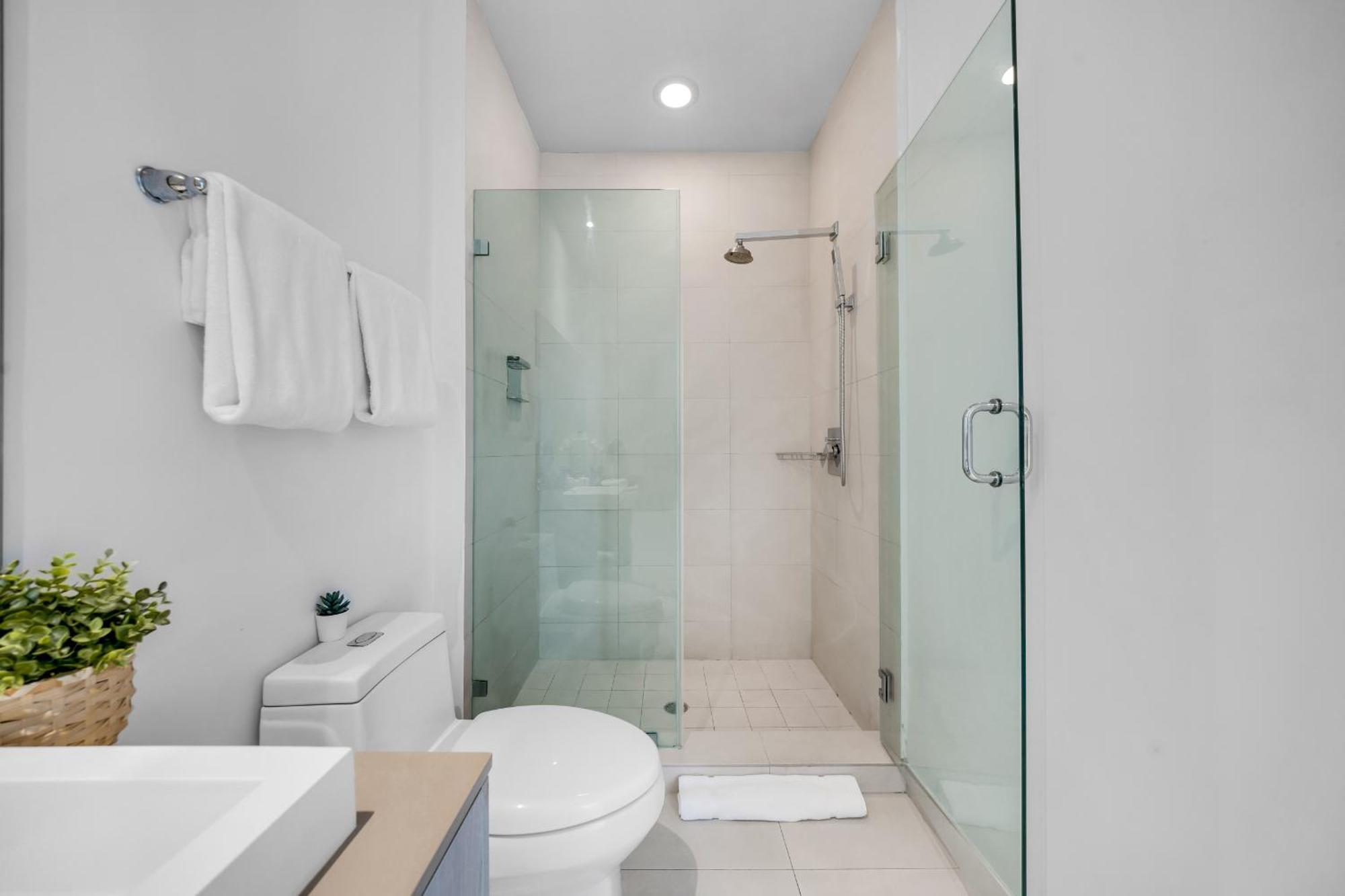 Wake Up To The Sound Of Waves In A Stylish Condo In A Luxury Resort Голливуд Экстерьер фото